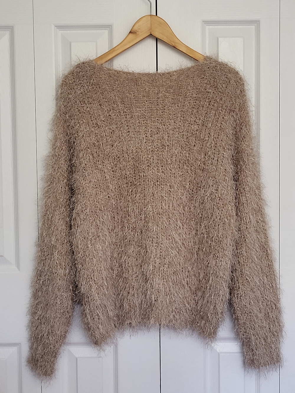 ESQUALO Women's Oversized V-Neck Eyelash Knit Sweater in Beige Size L Shaggy - Picture 3 of 10